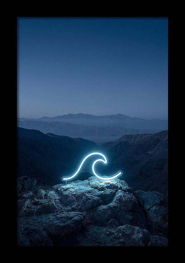 Glowing Wave In The Dark