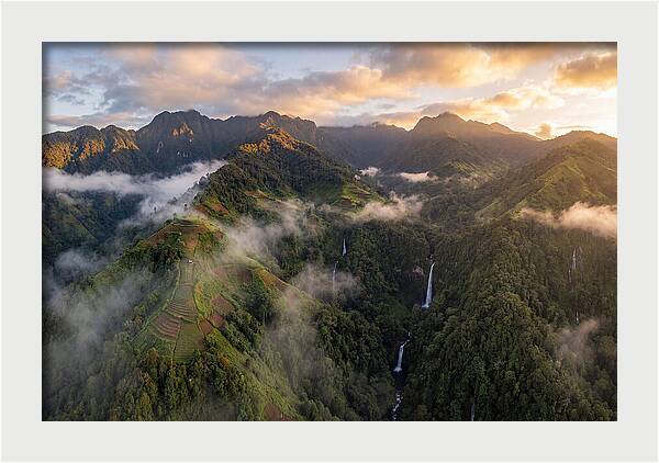 Highlands Above The Clouds