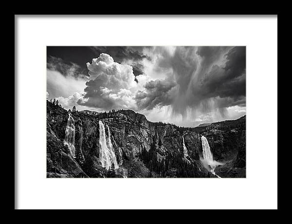 Iguazu Falls Vista In Monochrome