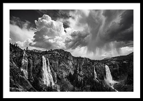 Iguazu Falls Vista In Monochrome