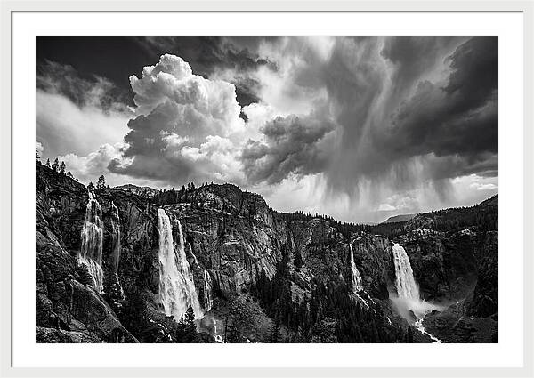 Iguazu Falls Vista In Monochrome
