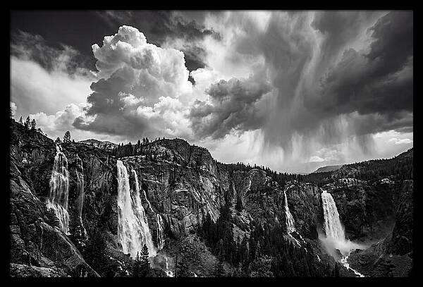 Iguazu Falls Vista In Monochrome
