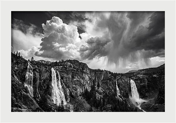 Iguazu Falls Vista In Monochrome