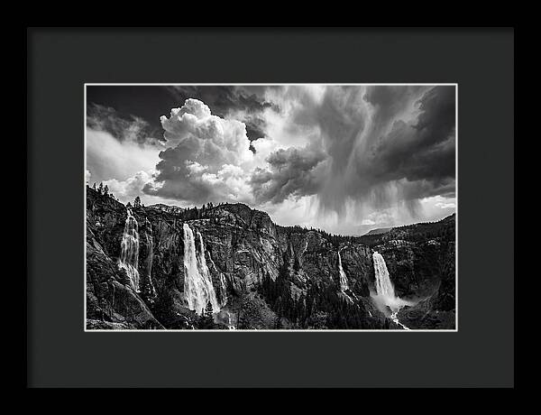 Iguazu Falls Vista In Monochrome