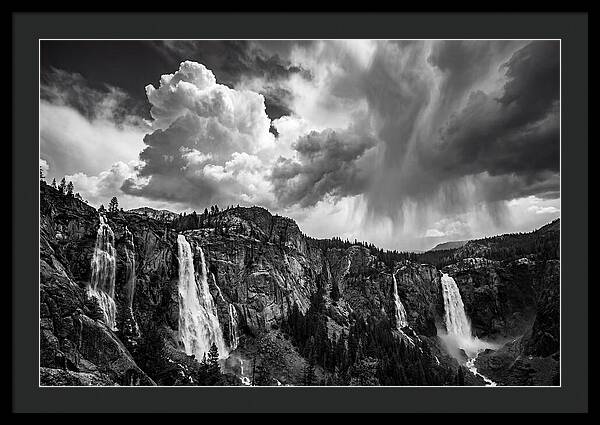 Iguazu Falls Vista In Monochrome