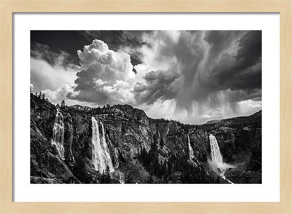 Iguazu Falls Vista In Monochrome