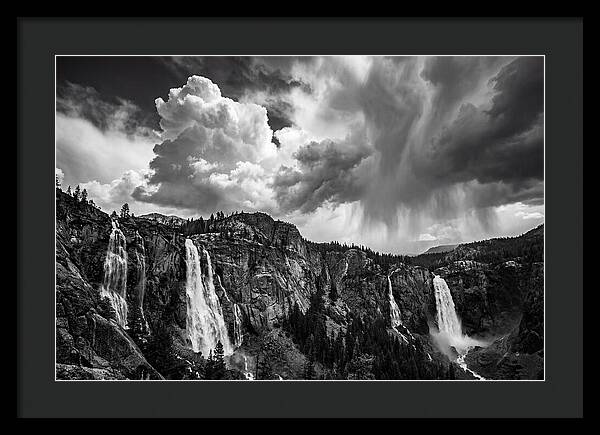 Iguazu Falls Vista In Monochrome