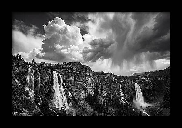 Iguazu Falls Vista In Monochrome
