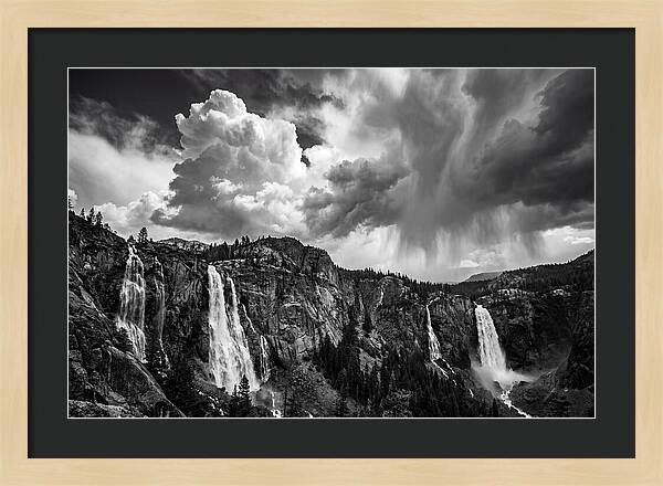 Iguazu Falls Vista In Monochrome