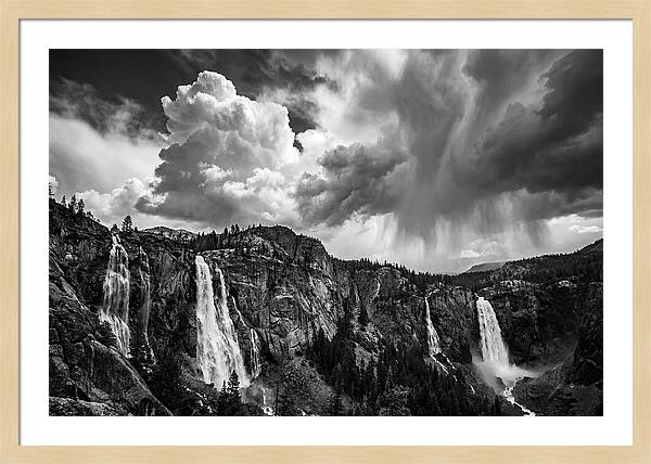 Iguazu Falls Vista In Monochrome