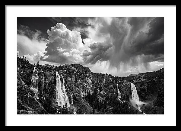 Iguazu Falls Vista In Monochrome
