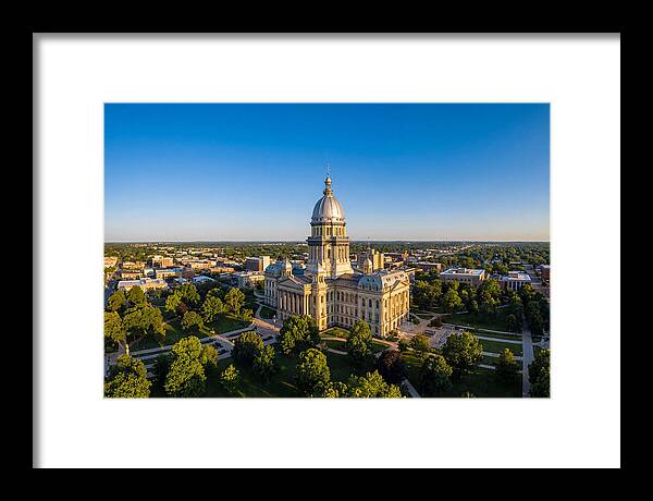 Illinois State Capitol At Dusk
