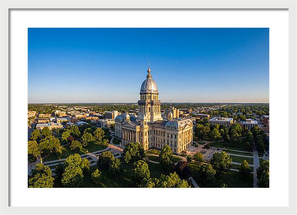 Illinois State Capitol At Dusk
