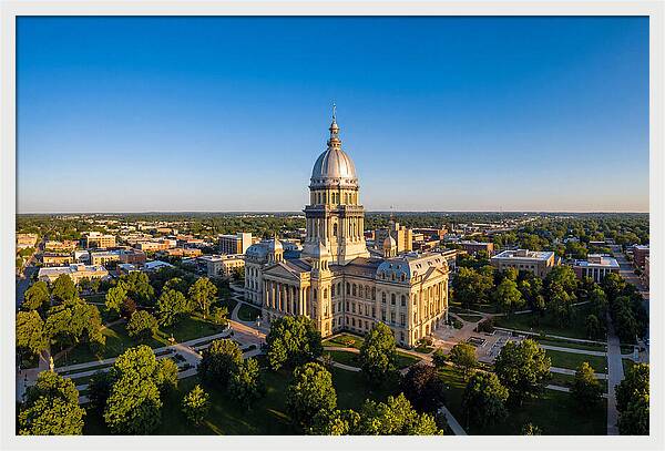 Illinois State Capitol At Dusk