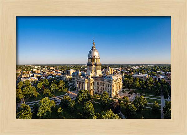 Illinois State Capitol At Dusk