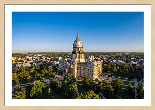Illinois State Capitol At Dusk