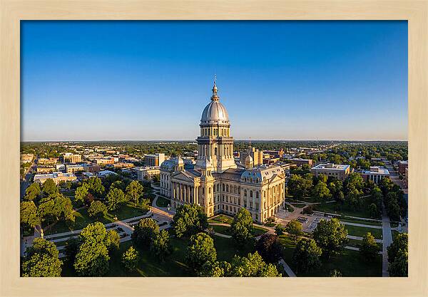 Illinois State Capitol At Dusk