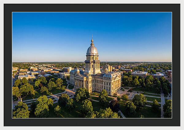 Illinois State Capitol At Dusk