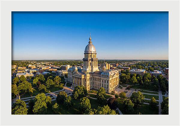 Illinois State Capitol At Dusk