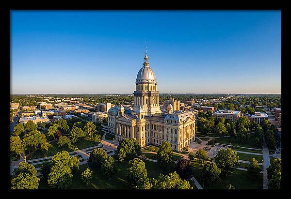 Illinois State Capitol At Dusk