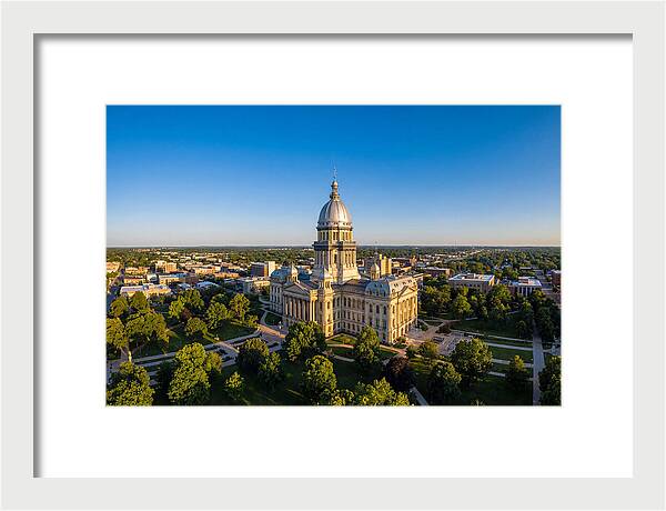 Illinois State Capitol At Dusk