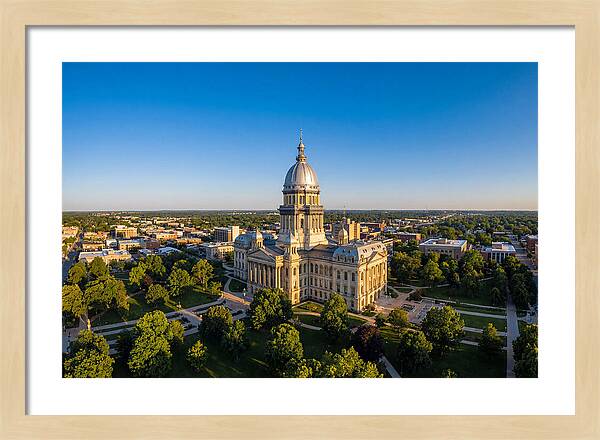 Illinois State Capitol At Dusk