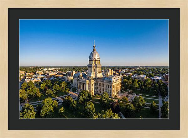 Illinois State Capitol At Dusk