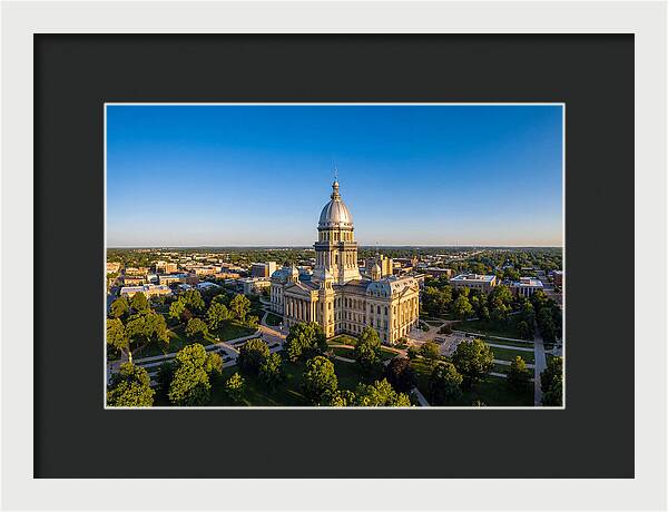 Illinois State Capitol At Dusk