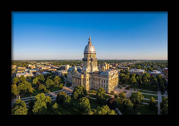 Illinois State Capitol At Dusk