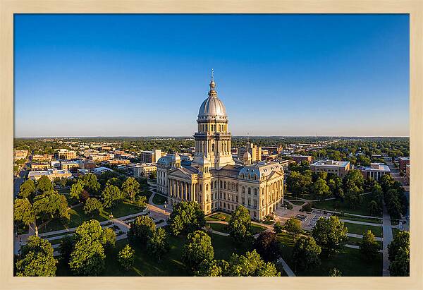 Illinois State Capitol At Dusk