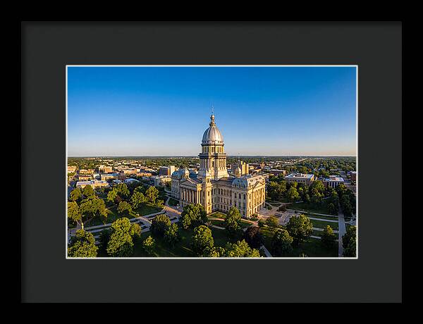 Illinois State Capitol At Dusk