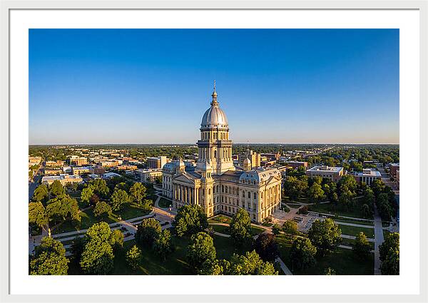 Illinois State Capitol At Dusk