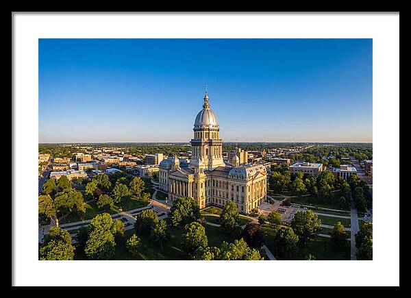 Illinois State Capitol At Dusk