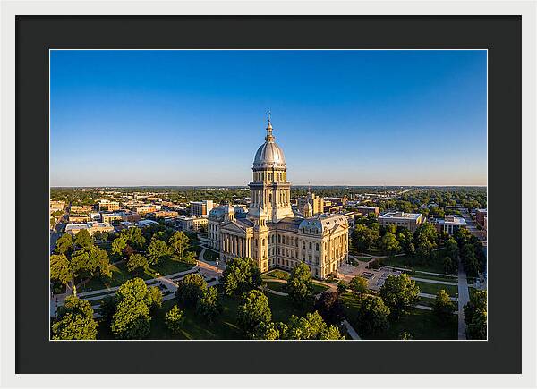 Illinois State Capitol At Dusk
