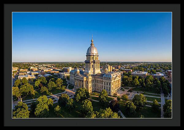 Illinois State Capitol At Dusk