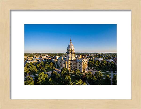Illinois State Capitol At Dusk