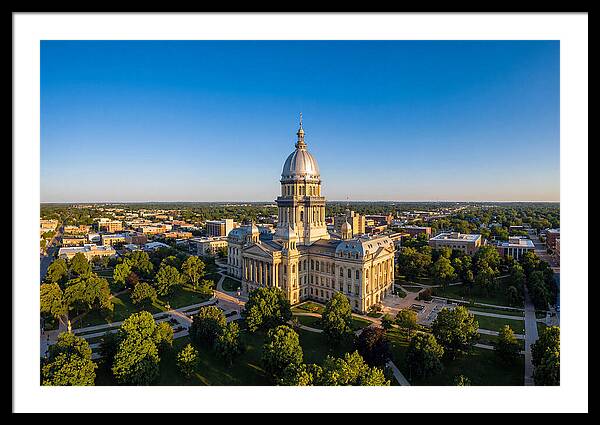 Illinois State Capitol At Dusk
