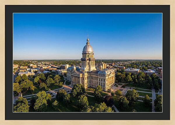Illinois State Capitol At Dusk