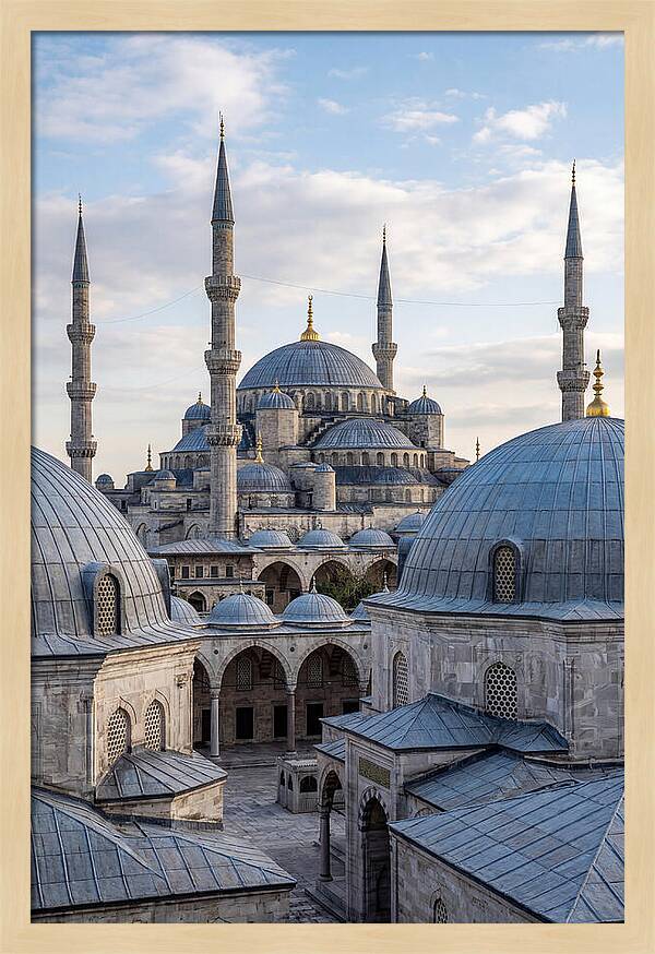 Istanbuls Majestic Blue Mosque