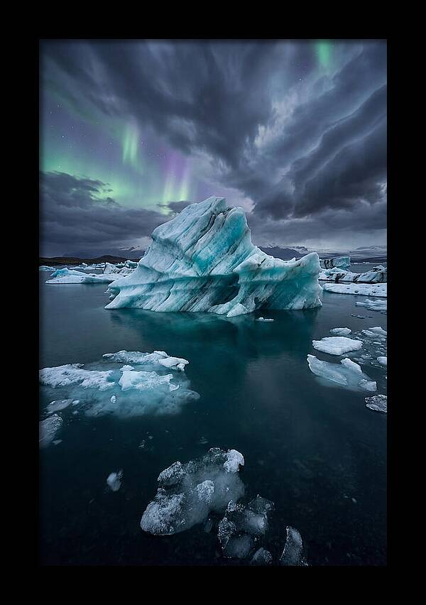 Jkulsrln Glacier Lagoon Under Aurora
