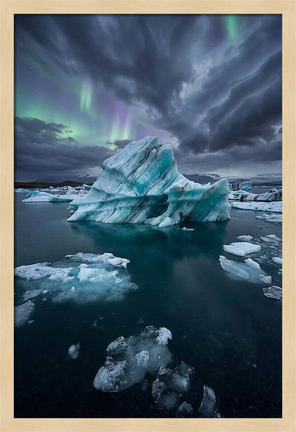 Jkulsrln Glacier Lagoon Under Aurora
