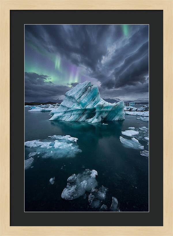 Jkulsrln Glacier Lagoon Under Aurora