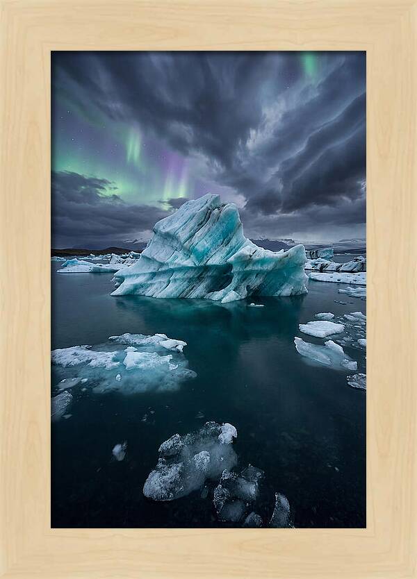 Jkulsrln Glacier Lagoon Under Aurora
