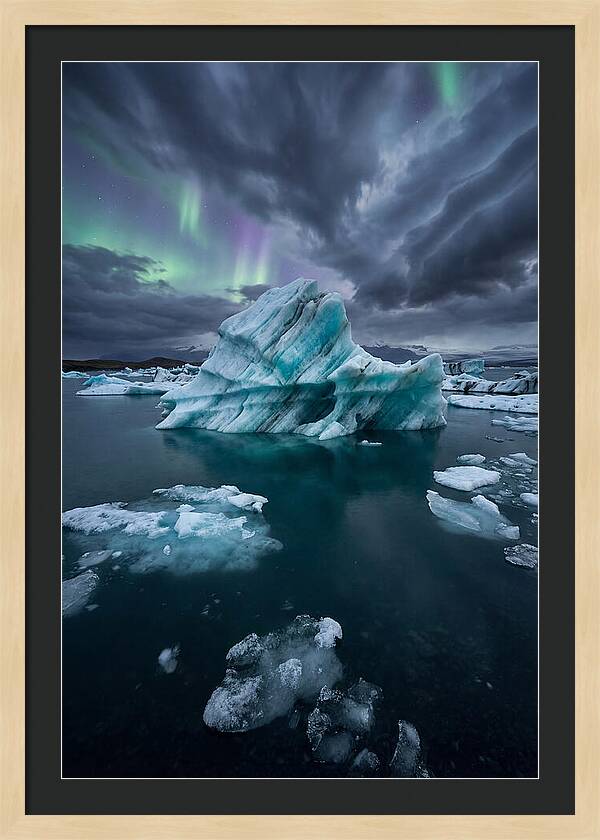Jkulsrln Glacier Lagoon Under Aurora
