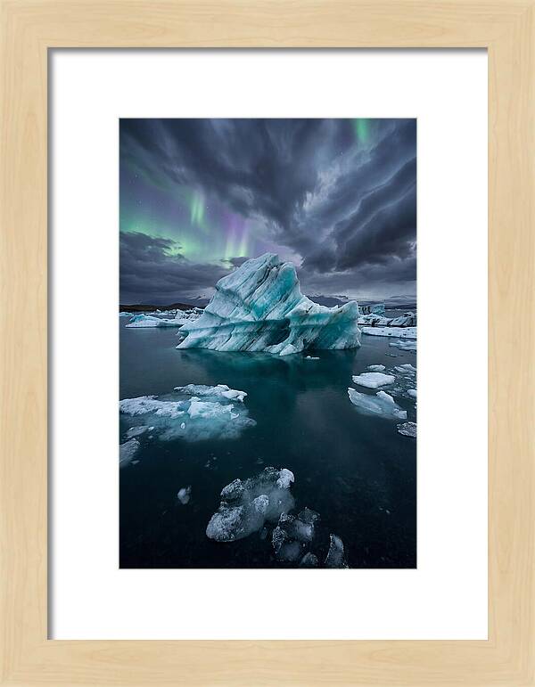 Jkulsrln Glacier Lagoon Under Aurora