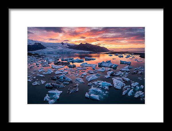Jokulsarlon Glacier Lagoon At Sunset