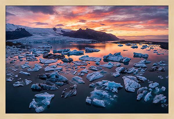 Jokulsarlon Glacier Lagoon At Sunset