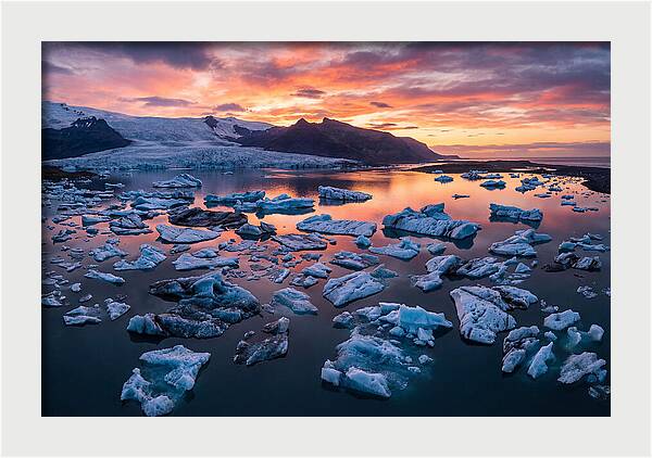 Jokulsarlon Glacier Lagoon At Sunset