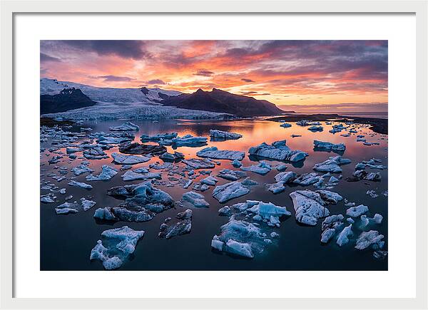 Jokulsarlon Glacier Lagoon At Sunset