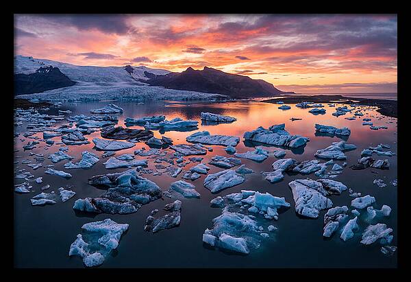Jokulsarlon Glacier Lagoon At Sunset